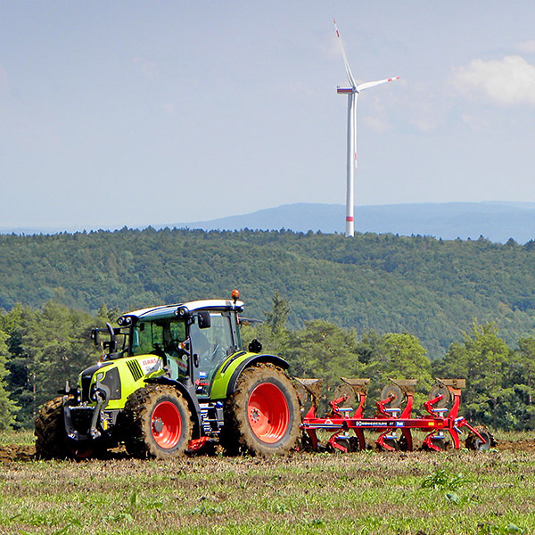 Claas Arion Traktor mit Kongslide / Överum Pflug von Landtechnik Müller